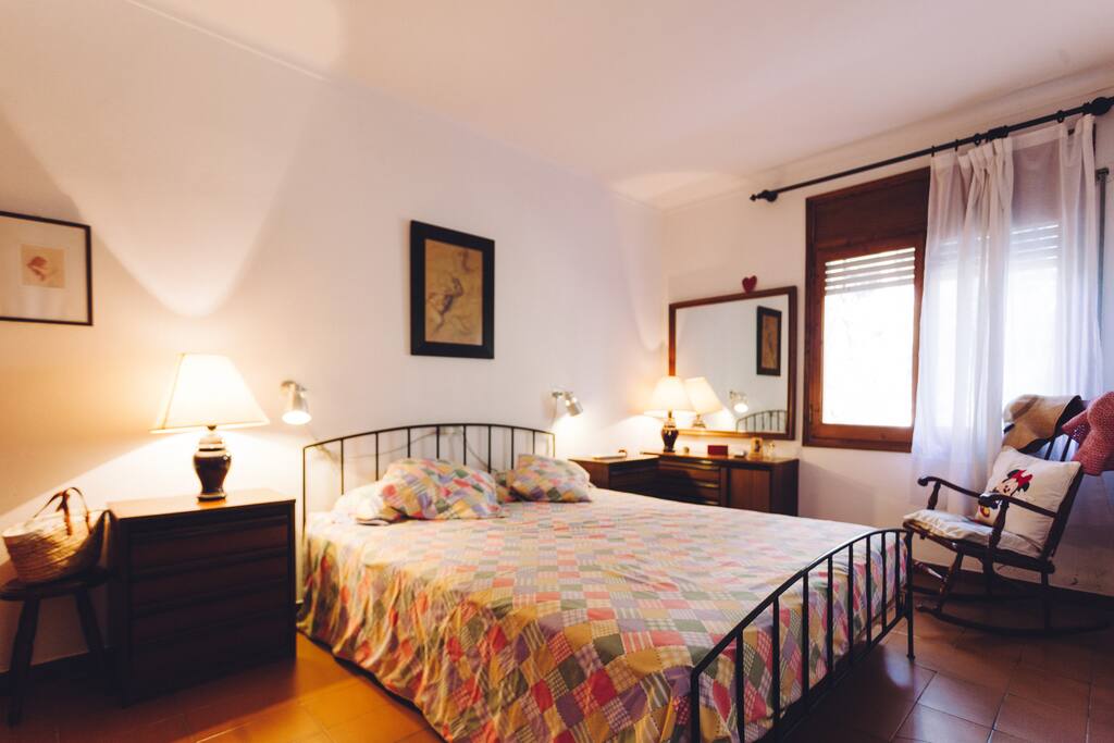 Bedroom 1 with queensize bed