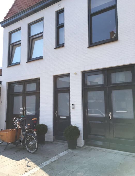 Two bikes available, including a "bakfiets" - typical bike can be used for transportation of kids and stuff