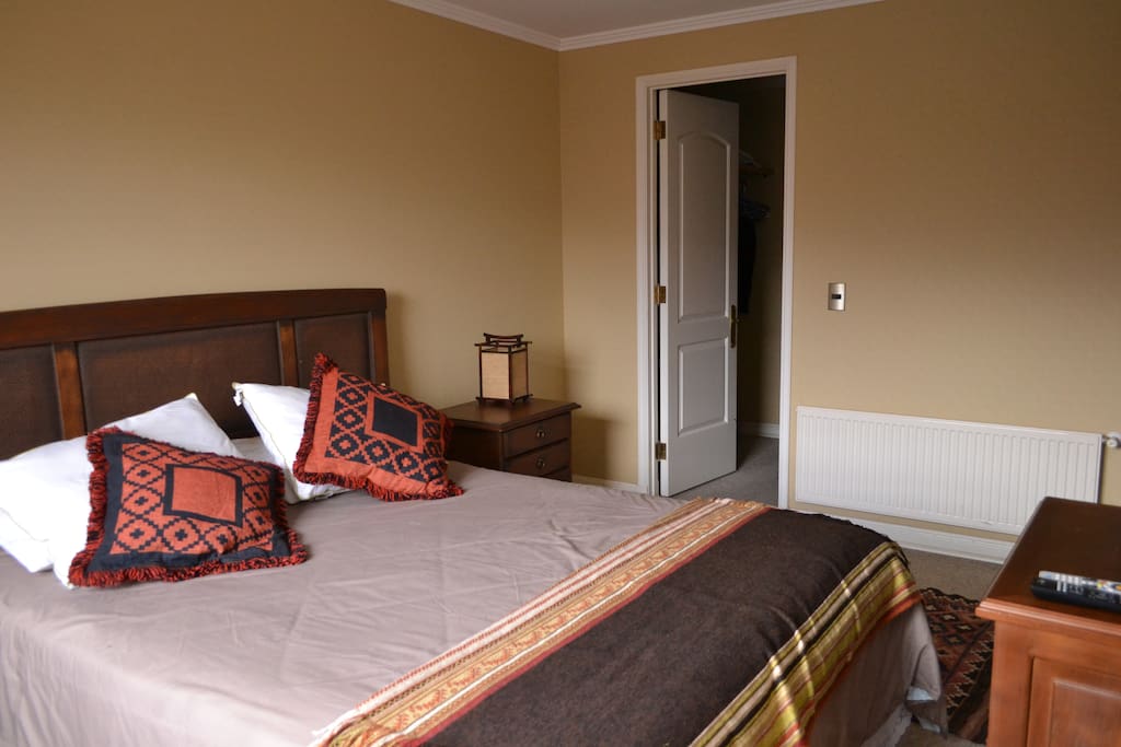 Dormitorio Principal cuenta con cama matrimonial, walk in closet...