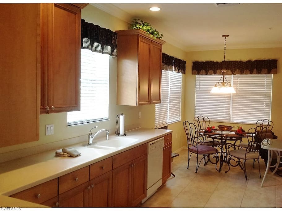 Large eat-in kitchen
