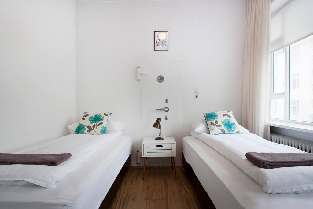 2 single beds