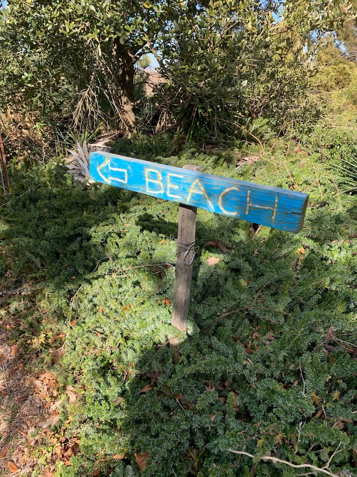 Manor & Mutts #2 - Beach Front And Pet Friendly - Norfolk, VA