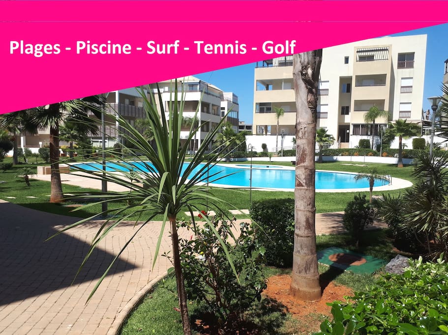 Vue sur la piscine
L'appartement est situé dans une résidence luxueuse, sécurisée procurant calme et confort.