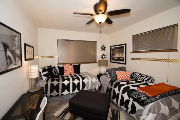 Chumba cha kulala cha ghorofa ya chini vitanda viwili pacha 