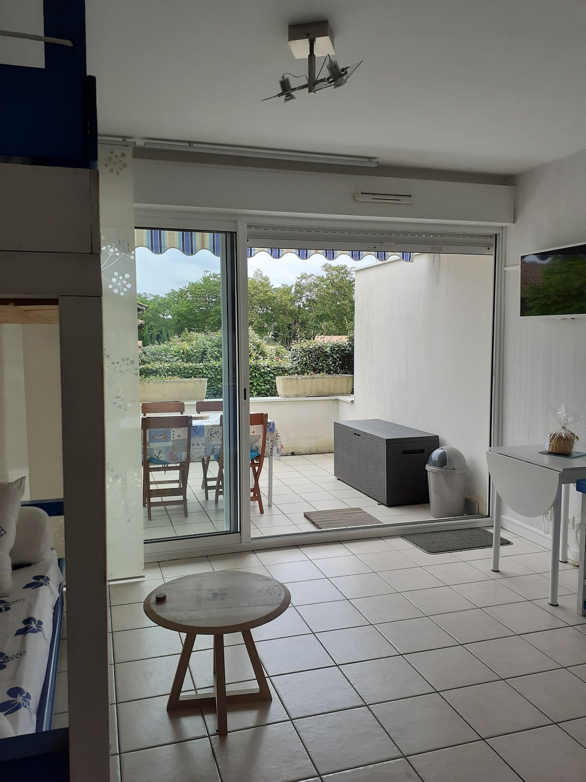 Annonce Airbnb populaire: Cozy apartment with large terrace and parking. à Moliets Et Maa