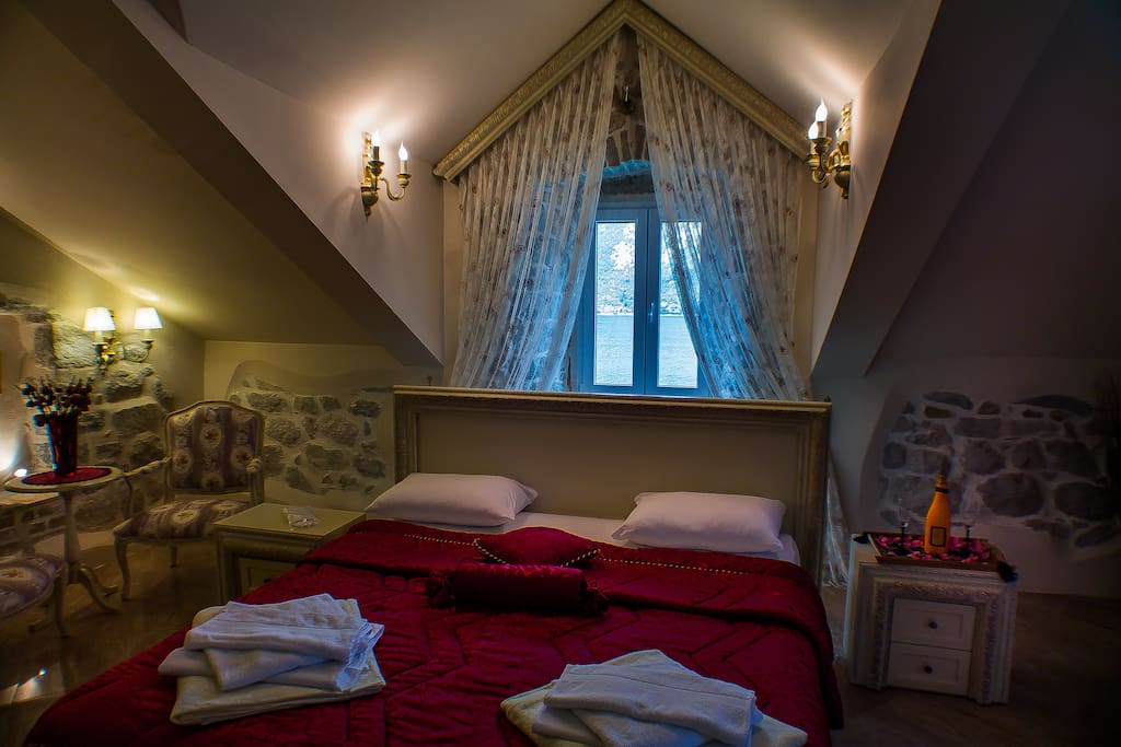 Suit with sea view attic