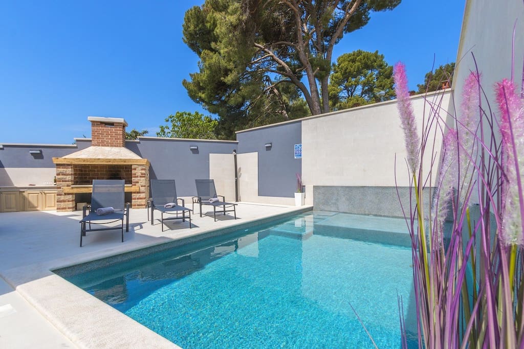 Yours only, private pool with backyard, grill, parking