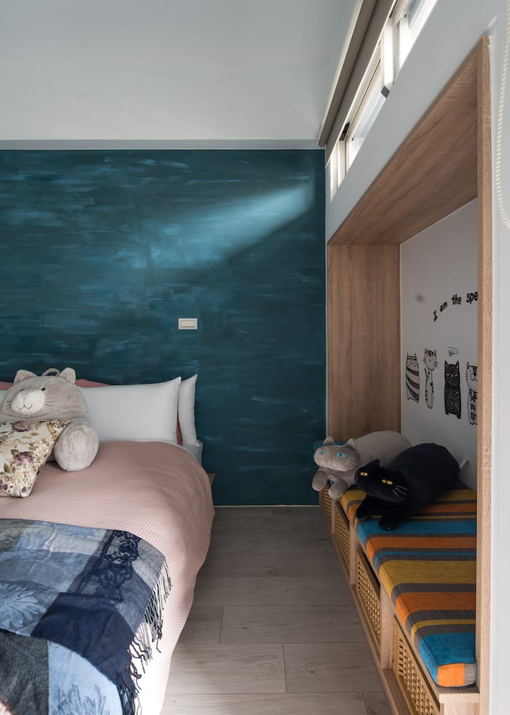 "Catty", una stanza.