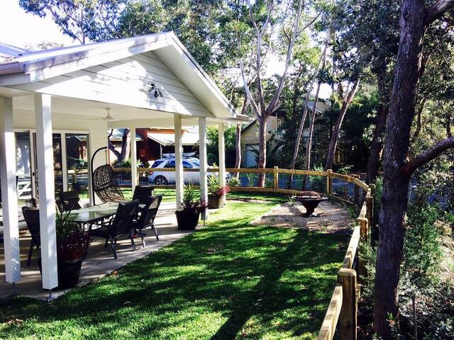 Hawks Nest Modern Beach House gallery image 4