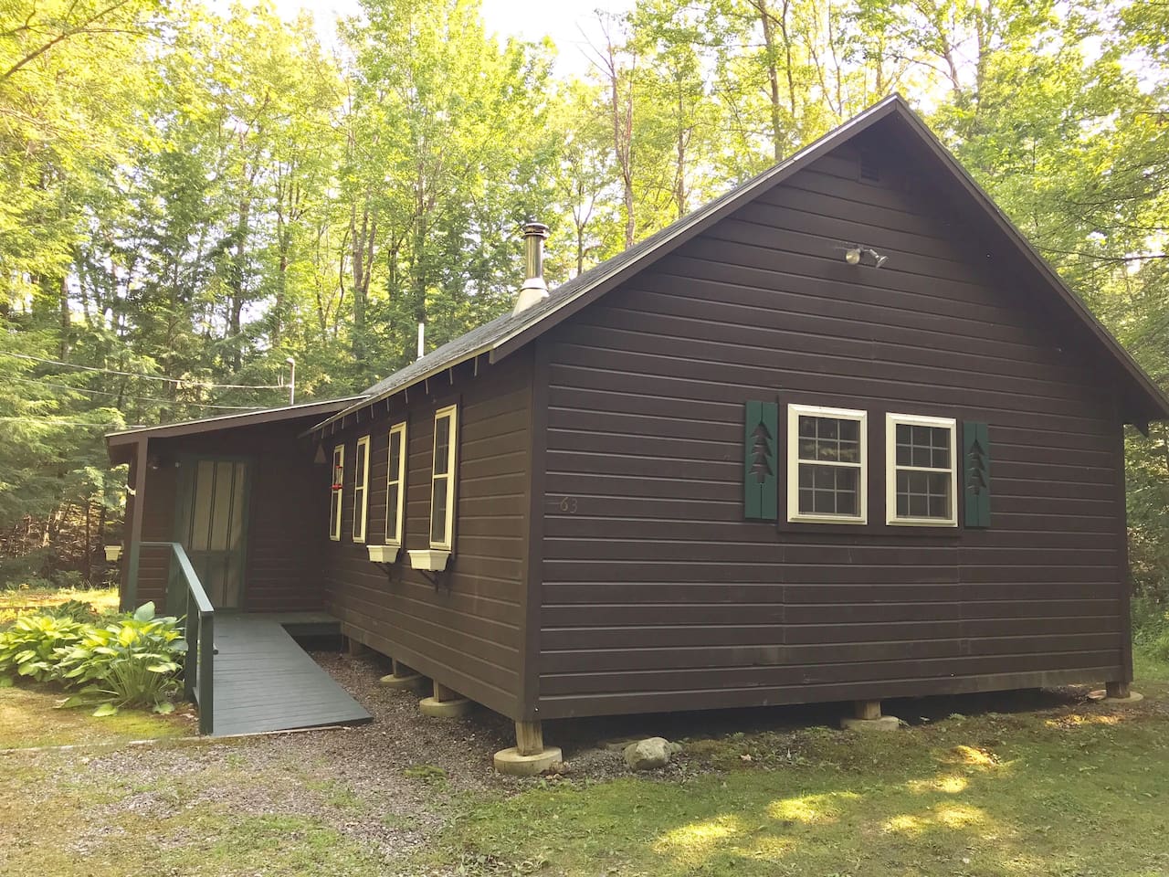 Cabin Getaway On Great Golden Pond Cabins For Rent In Belgrade