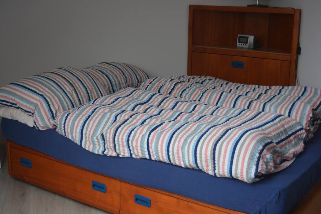 Gemütliches Bett