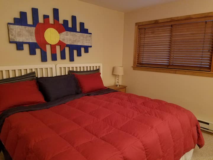 this is our Colorado bedroom, the second bedroom that can be set up as a king or too long twins.