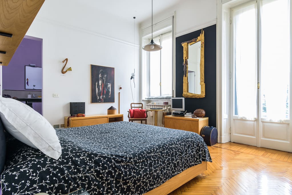spaziosa camera da letto con bagno privato
