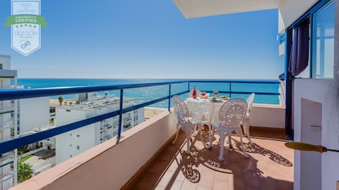 Top Airbnb: Charming Sea View apartment with Terrace and BBQ in Quarteira