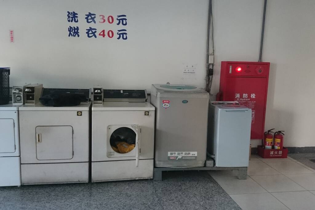 一階コインランドリー(洗濯機、乾燥機)