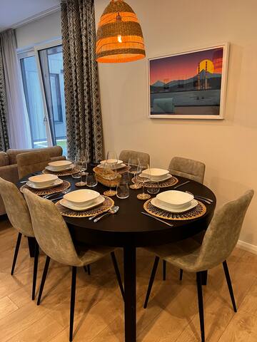 Modern Courtyard Apartment gallery image 4