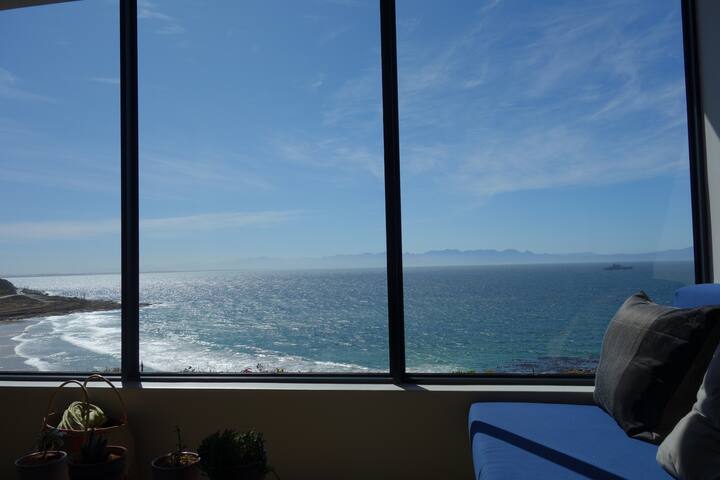 Modern home with breathtaking ocean views gallery image 2