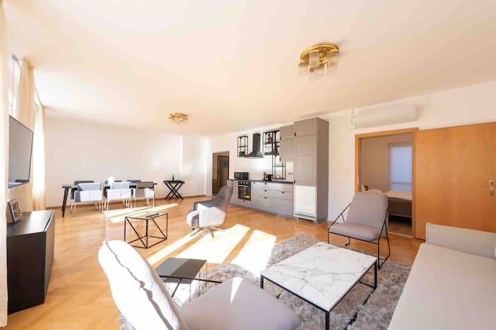 *****Designer 2 BDR in the 18th