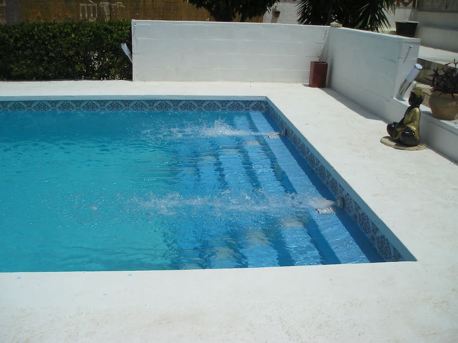steps into the pool