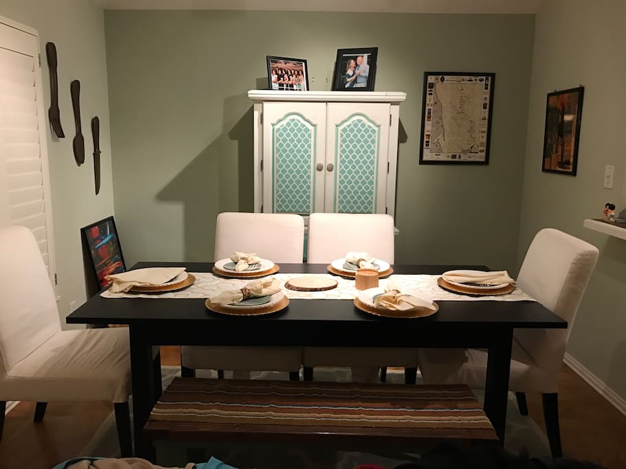 Dining room that seats 6 people