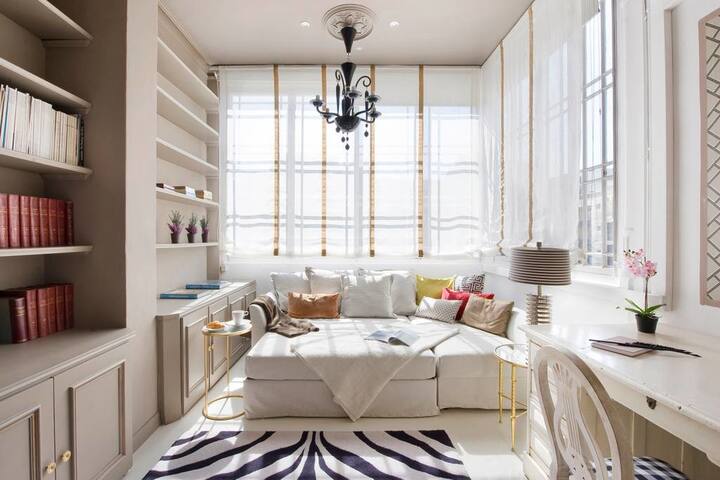 HoHomes – Centric Entire Barcelonian Flat gallery image 3