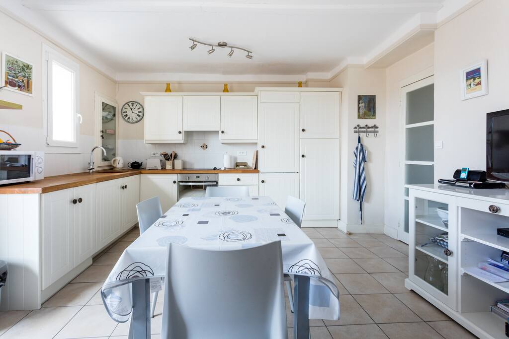 Kitchen / Dining Area
