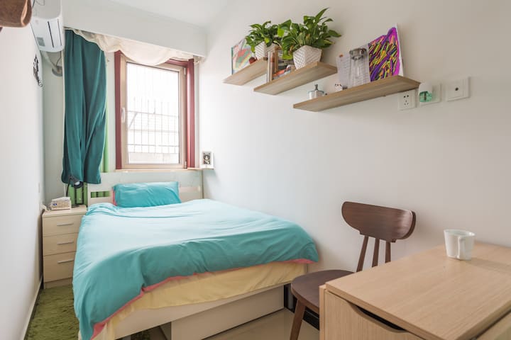 自助入住,东三环,近机场快轨、地铁10号线,美国、日本、加拿大使馆区,适合单独旅行者;家中有猫