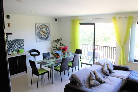Chimes - country views + air-con & heating