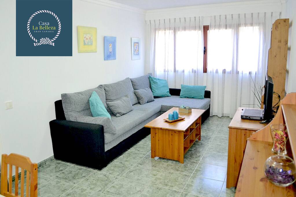 Salone con ampio divano letto