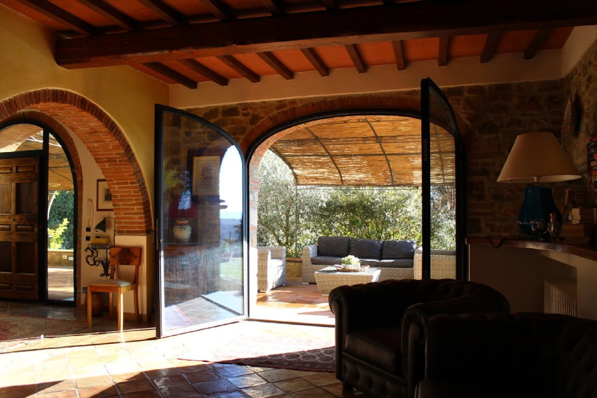 Popular Airbnb listing: CasaDiManuela:TotallyPrivateChiantiVilla withTub in Barberino Tavarnelle