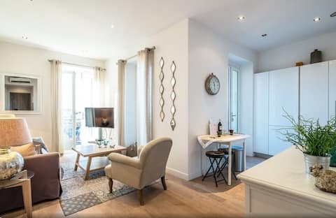 Top Airbnb: The Most Spectacular Eagle’s Nest in Old Town in Nice