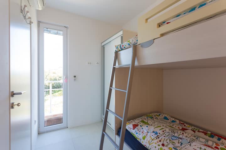 chumba kidogo cha kulala sakafu ya 1