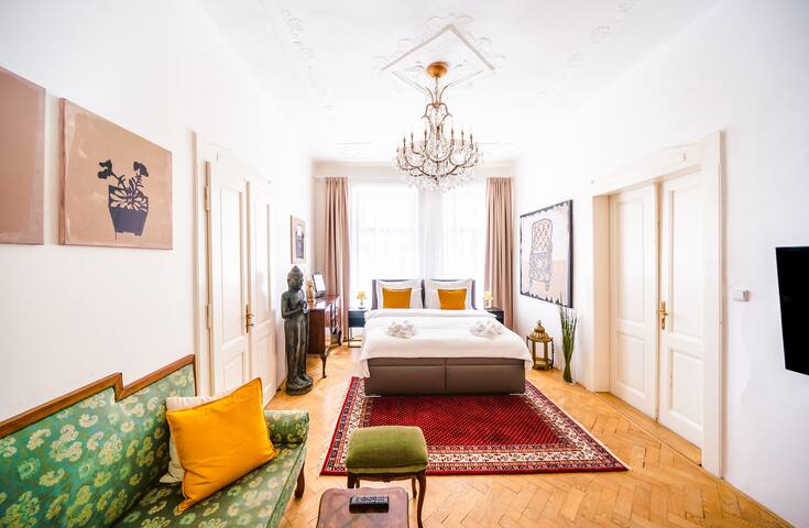 Kafka Apartment 4BR+2bath Old Town gallery image 4