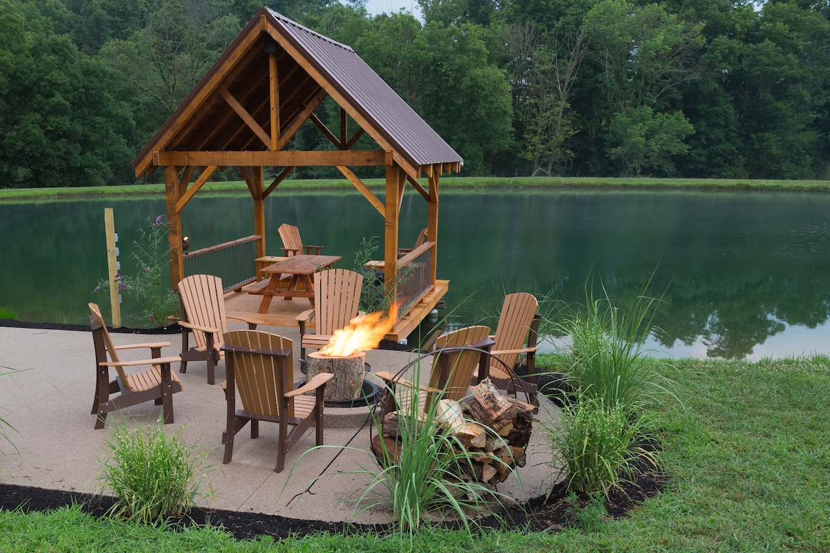 Guide to the most romantic cabins in Ohio. Perfect honeymoon cabins or weekend getaway retreat for couples and friends. Stunning cabins with hot tubs for all round relaxation. #usa | Romantic Vacations In Ohio | Romantic Stays In Ohio | Romantic Cabins In Cleveland Ohio | Romantic Getaways In Ohio With Hot Tubs | Romantic Treehouse Getaways In Ohio | Honeymoon Cabins Hocking Hills Ohio | Romantic Ohio Cabins With Hot Tubs | Romantic Cabin Getaways In Ohio | Romantic Cabins Ohio | Romantic Cabins In Ohio Perfect For Getaways