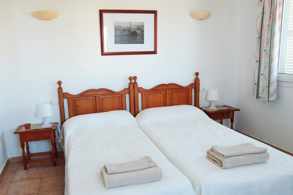 ROOM 1