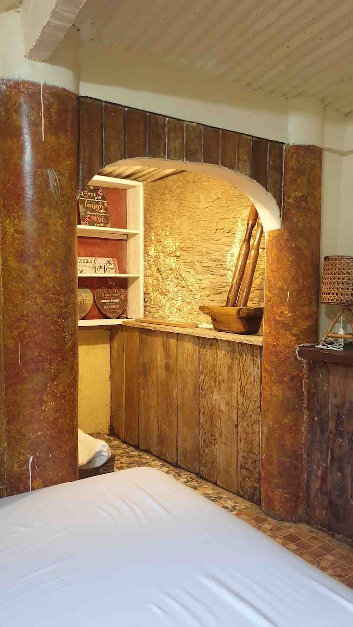 Casa de piedra (habitación con aire acondicionado)