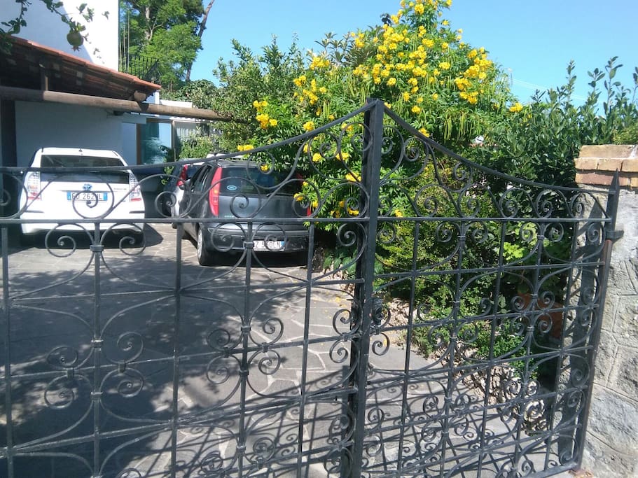 il parcheggio della nostra casa riservato ai nostri ospiti