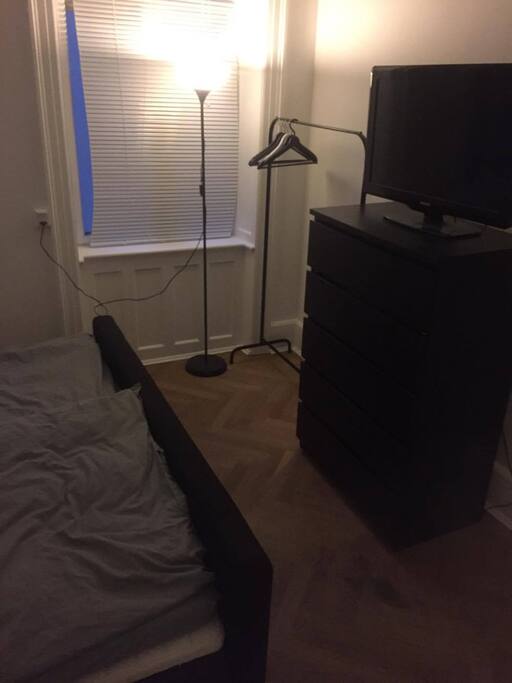 Kommode samt tøjstativ