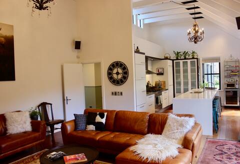 Top Airbnb: Arrowtown Alpine Retreat - Sleeps 10 in Lake Hayes Basin