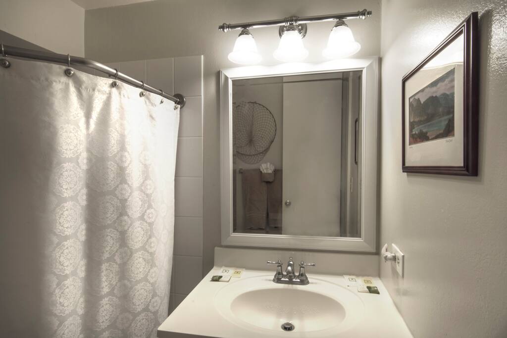 Bathroom,Indoors,Art