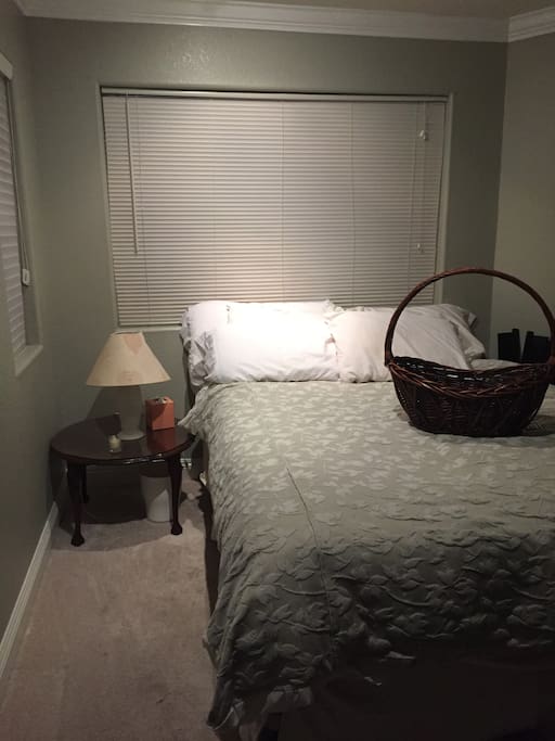 Queen size bed.