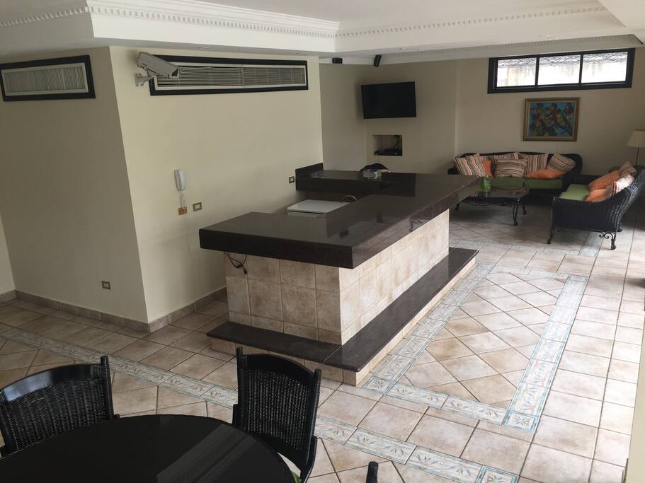 POOL BAR