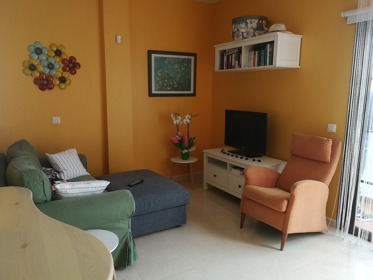 Top performing Airbnb: Nice and bright apartment 2 min. from the beach in San Bartolomé