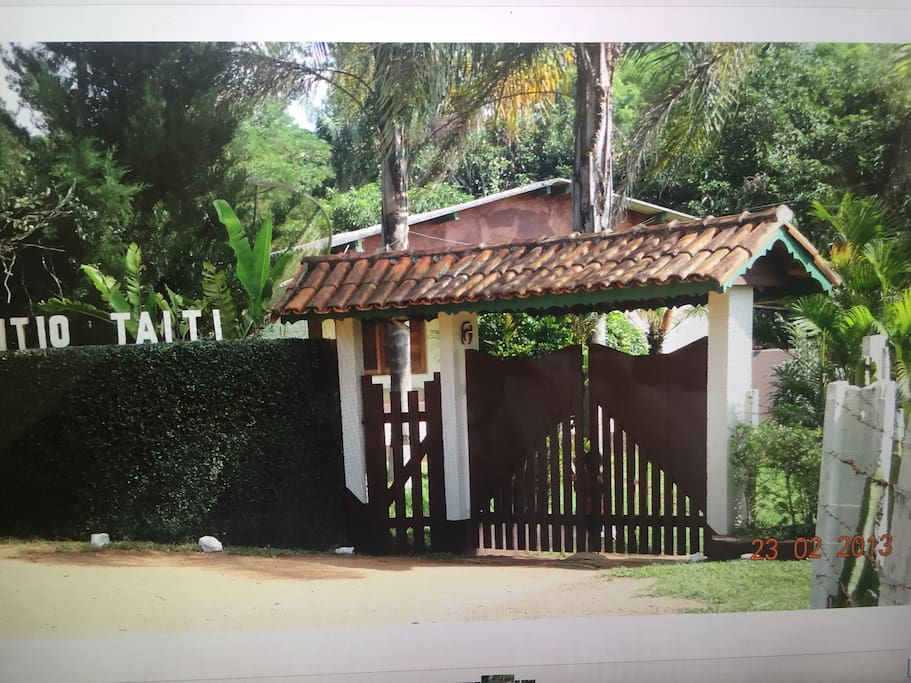 Portão de entrada do sitio.