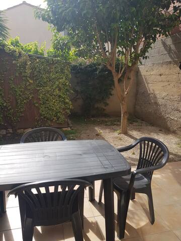 Charmante maison avec jardin ensoleillé