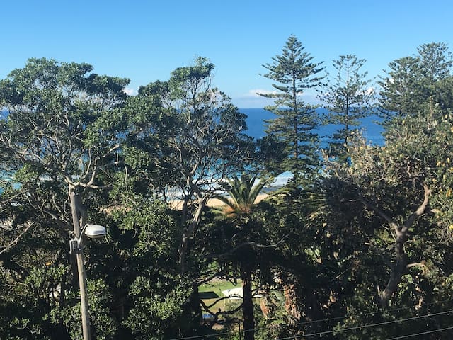 Bronte 3 bed beachfront home w/ garden & parking