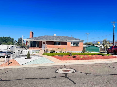 Lovely 2-BD unit with free 3 off street parking.