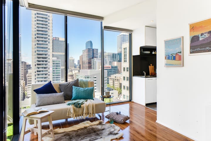 Downtown Living: Boutique Chic Apt@CBD central