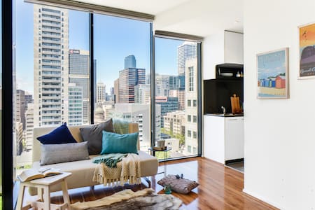 Downtown Living: Boutique Chic Apt@CBD central