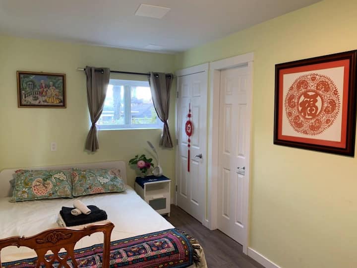 Ensuite Bathroom - Warm Cozy Bedroom - Burnaby